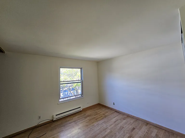 844 Adams St — Photo 10
