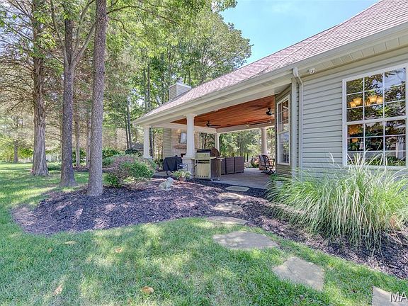 5th image of 429 Charlemagne Dr