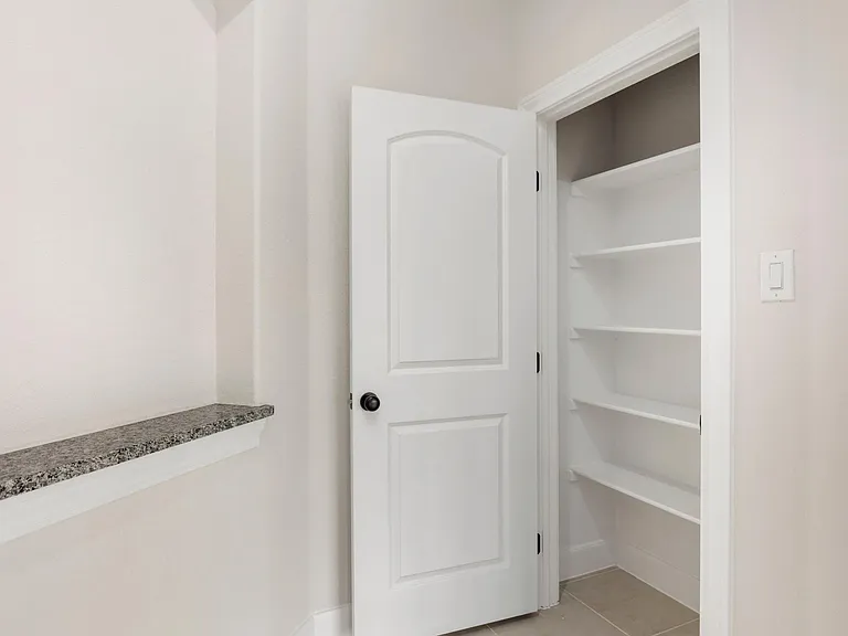 215 Park Cir — Photo 24