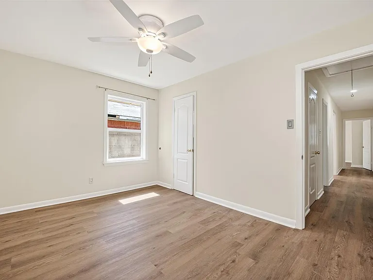 7950 Longridge Dr — Photo 34