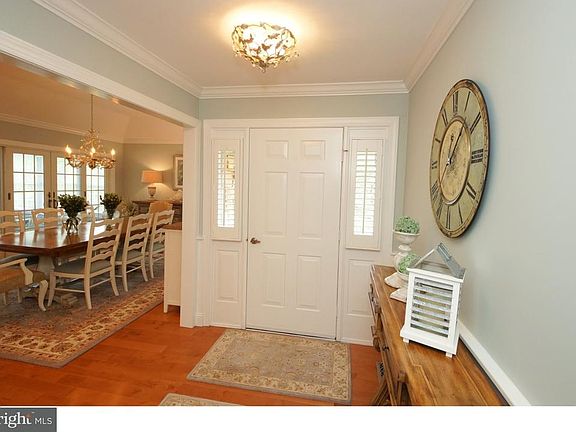 4th image of 45 Ethan Allen Dr