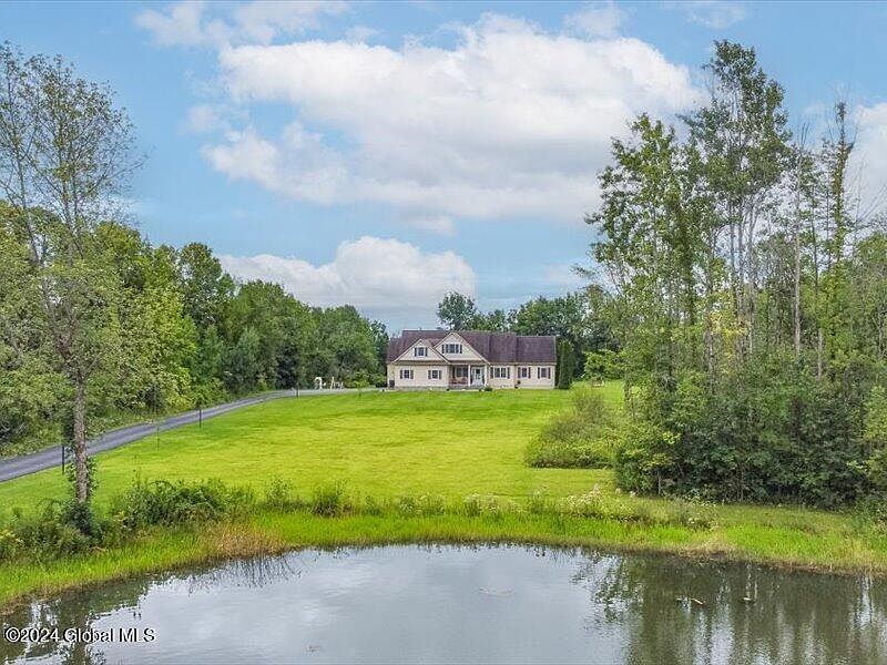 4th image of 2122 Donnan Road