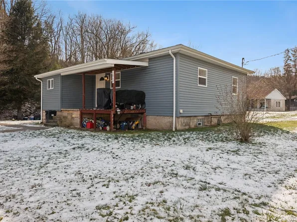 1868 Millerstown Rd, Tarentum, PA 15084
