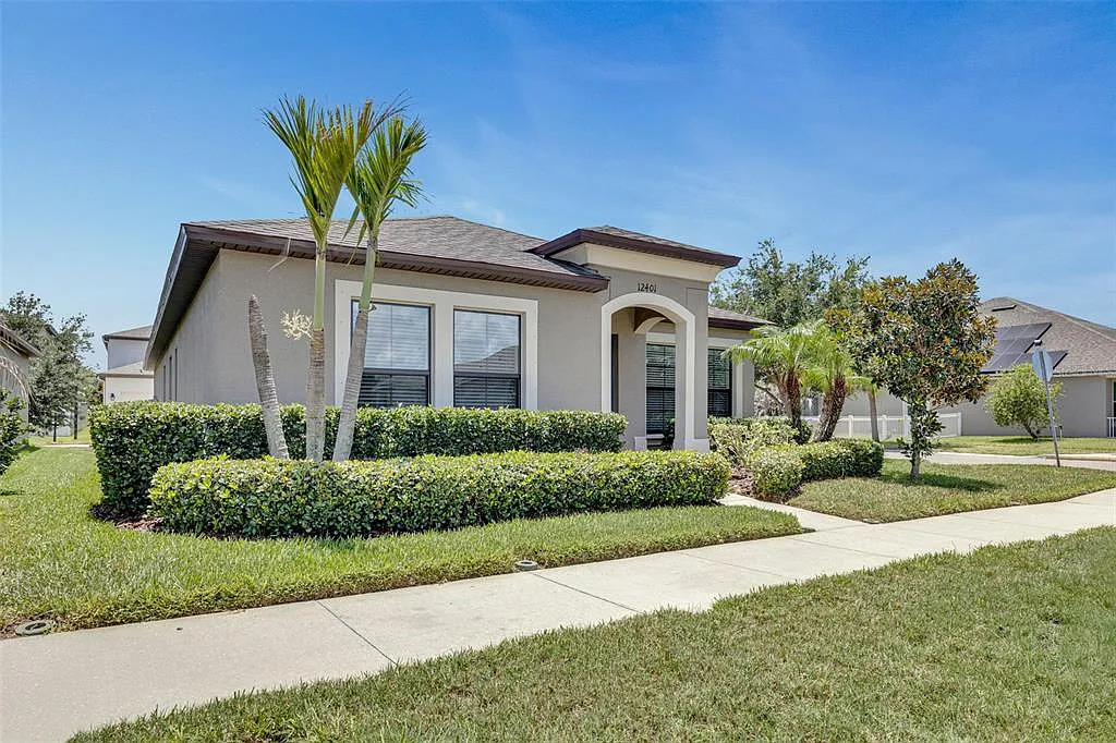 3 bed, 2.0 bath, 1458 sqft, $2,400 — Photo 2