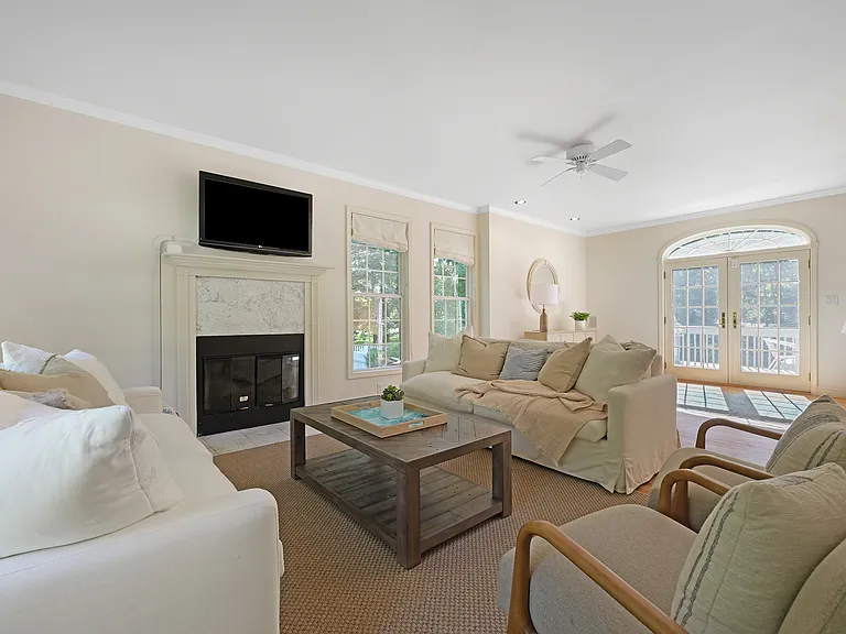 White Oak Ln — Photo 5