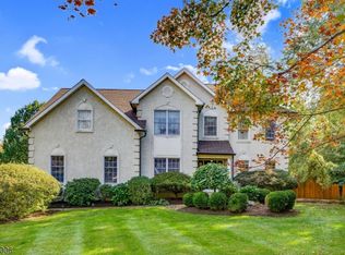 2 Acorn Trl, Chester, NJ 07930