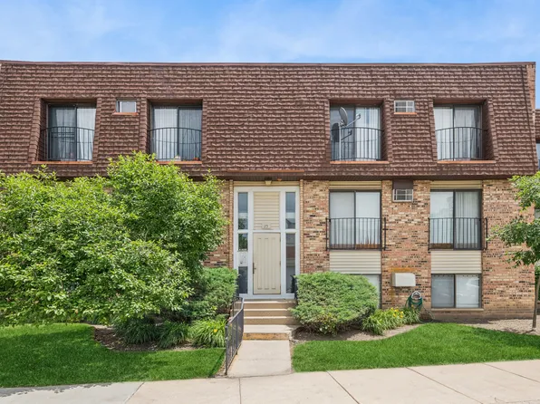 175 N Waters Edge Dr, Glendale Heights, IL 60139