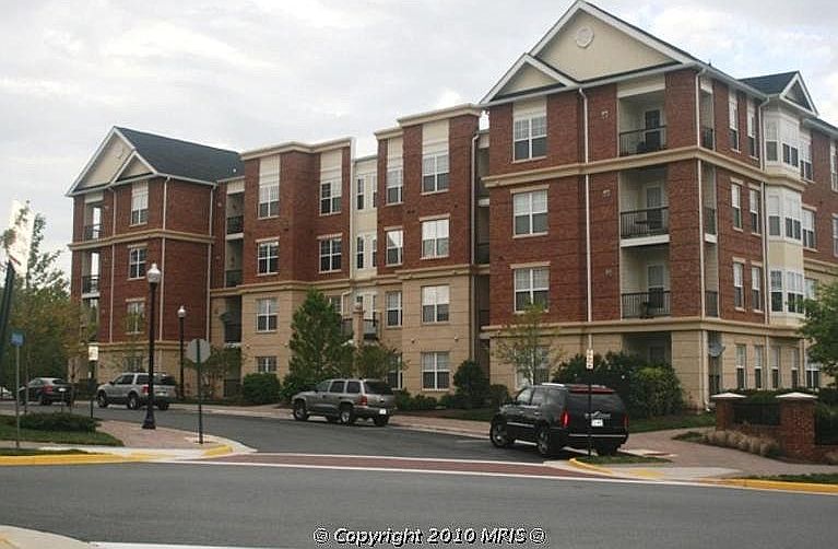 1st image of 815 Branch Dr APT 204