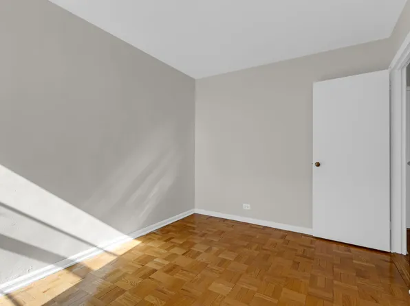 60 Knolls Crescent image 15 of 22