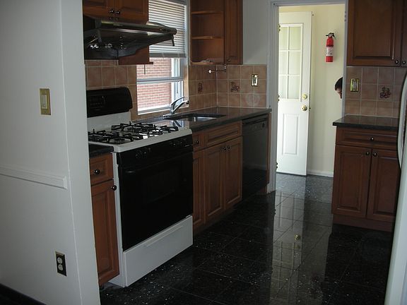 5th image of 125 N 6th St