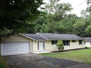 27 Hedges Rd, Chester, NJ 07930