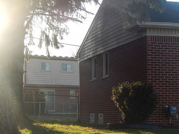 3rd image of 17255 Stamwich St