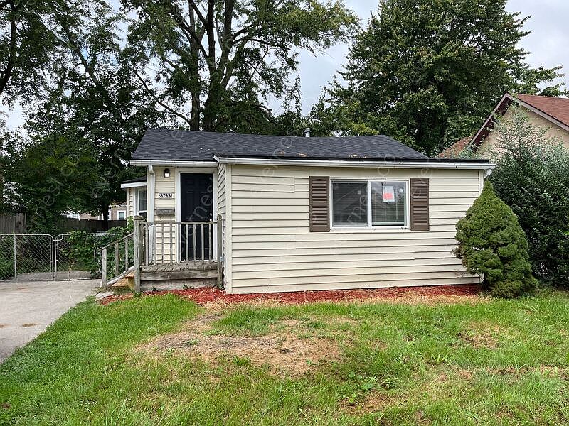 1st image of 23433 Hoover Ave