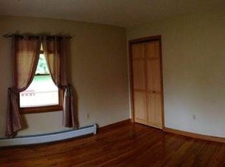 10 Davis St, Lee, MA 01238