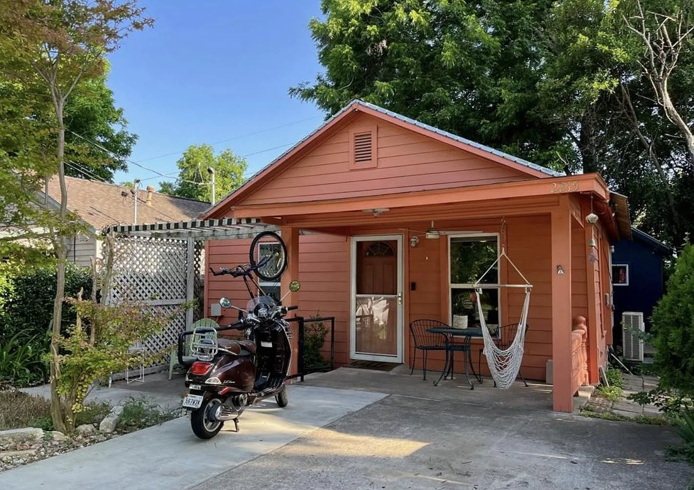 2215 Garden St — Photo 1
