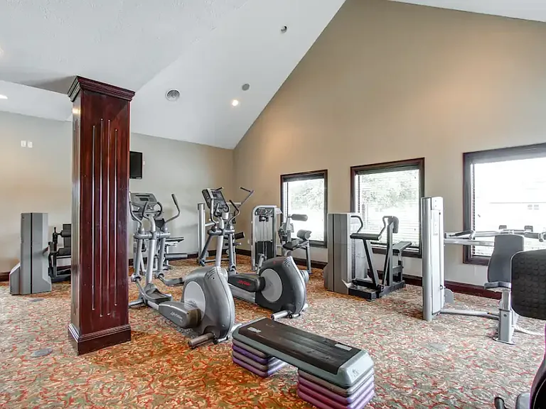 Stonecreek Luxury Apartment Homes — Photo 7