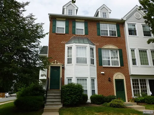 1309 Persimmon Ct, Mahwah, NJ 07430