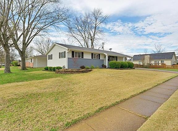 2nd image of 2825 Morris Dr