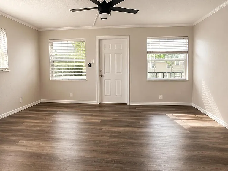 611 NE 14th Ave #201 — Photo 3
