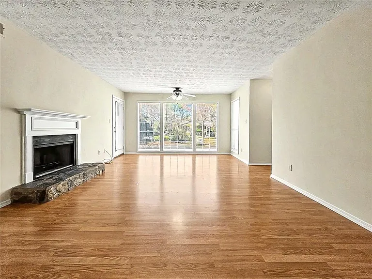 1702 Country Park Dr SE — Photo 8