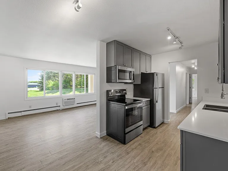 6200 Golden Valley Rd — Photo 13