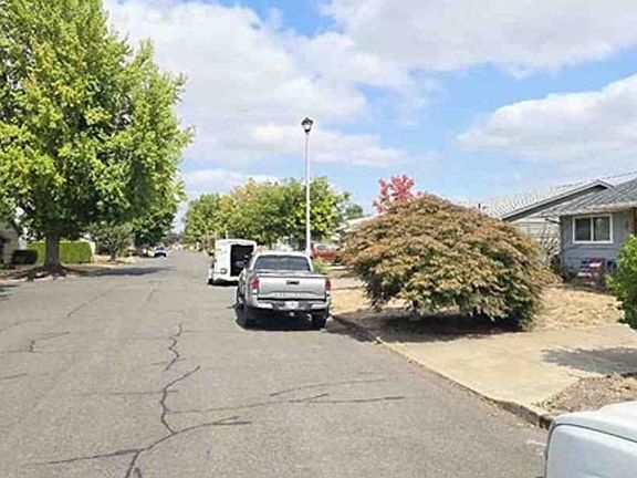 Exterior Neighborhood (street photo)