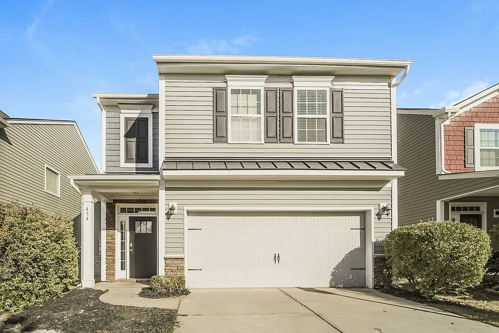 4 bed, 2.5 bath, 2020 sqft, $3,060 — Photo 1