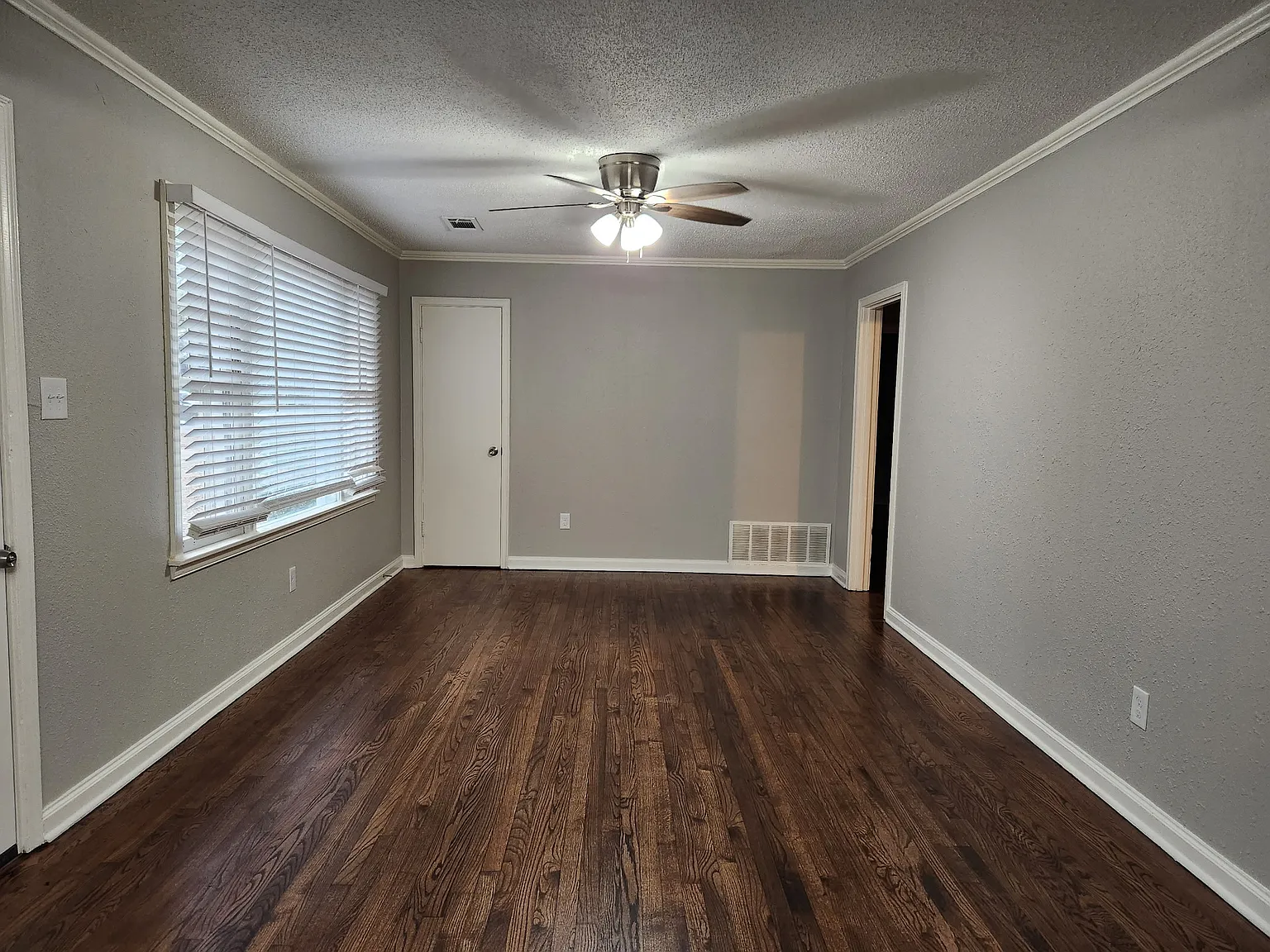 866 Colonial - 1 — Photo 3