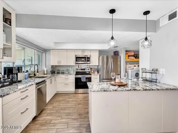 1921 W HAZELWOOD Parkway, Phoenix, AZ 85015