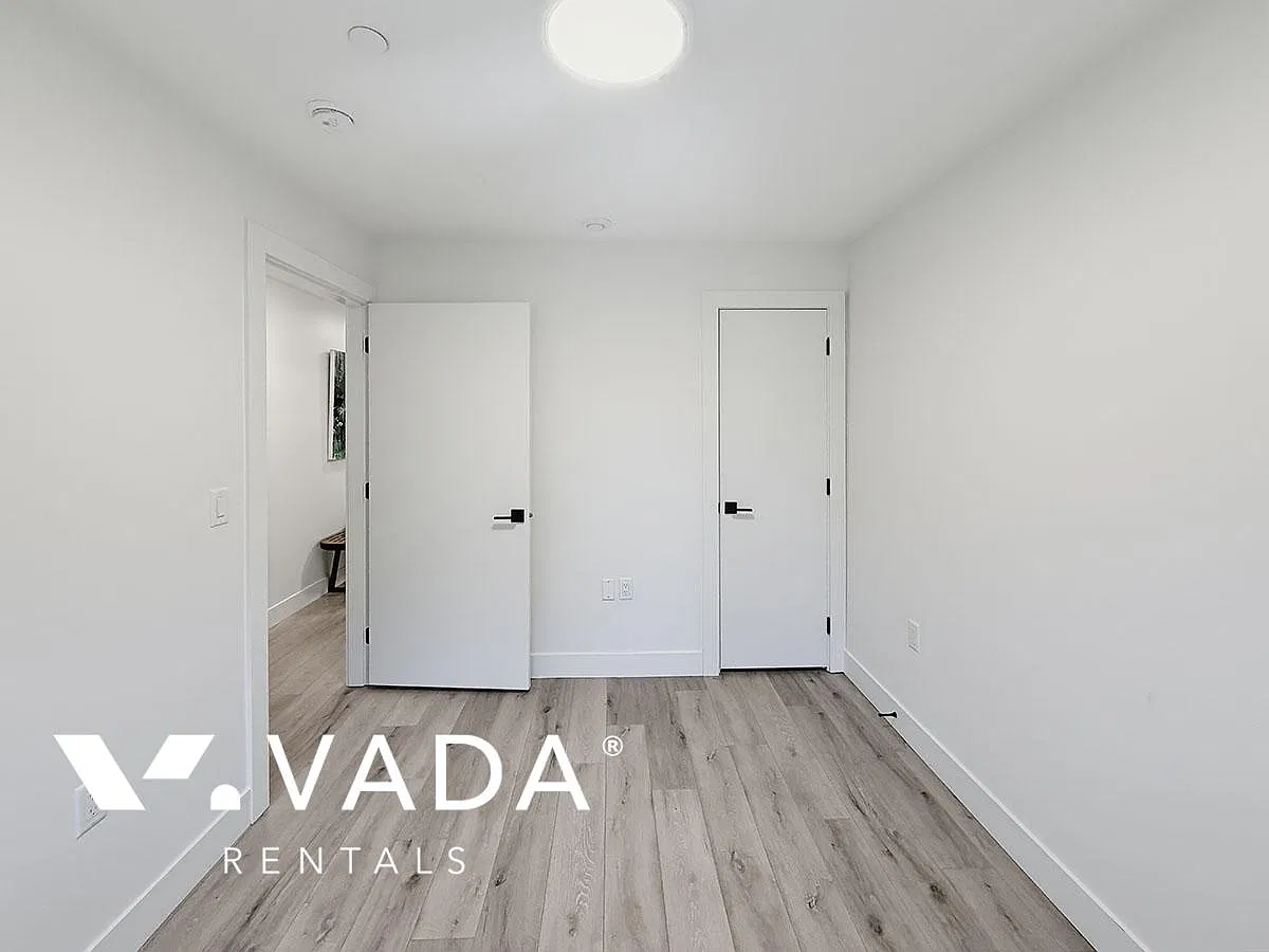 2135 West 16th Avenue Vancouver — Photo 4