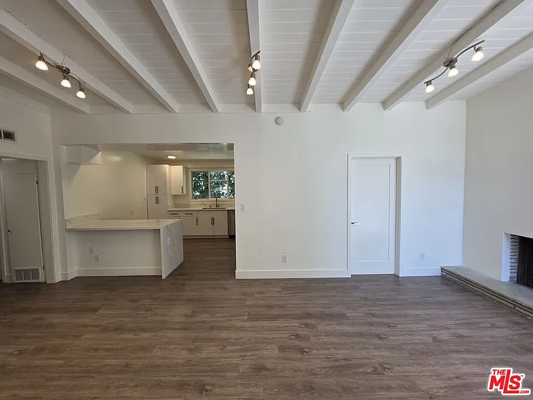 1635 S Beverly Glen Blvd #6 — Photo 34