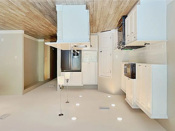 3rd image of 11023 Sand Pine Ln