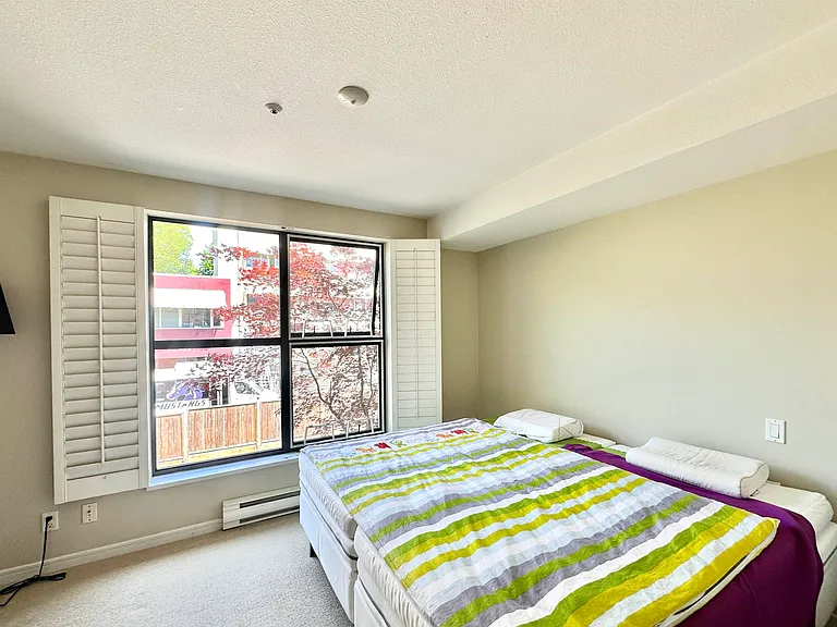 2688 Vine St — Photo 15
