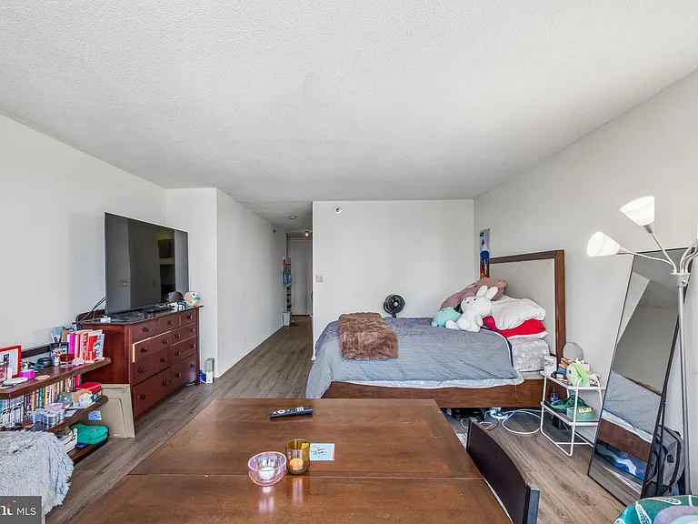 2020 Walnut St #28A — Photo 3