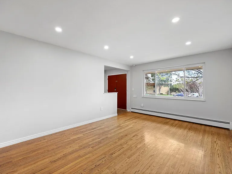 3570 S Hillcrest Dr — Photo 4