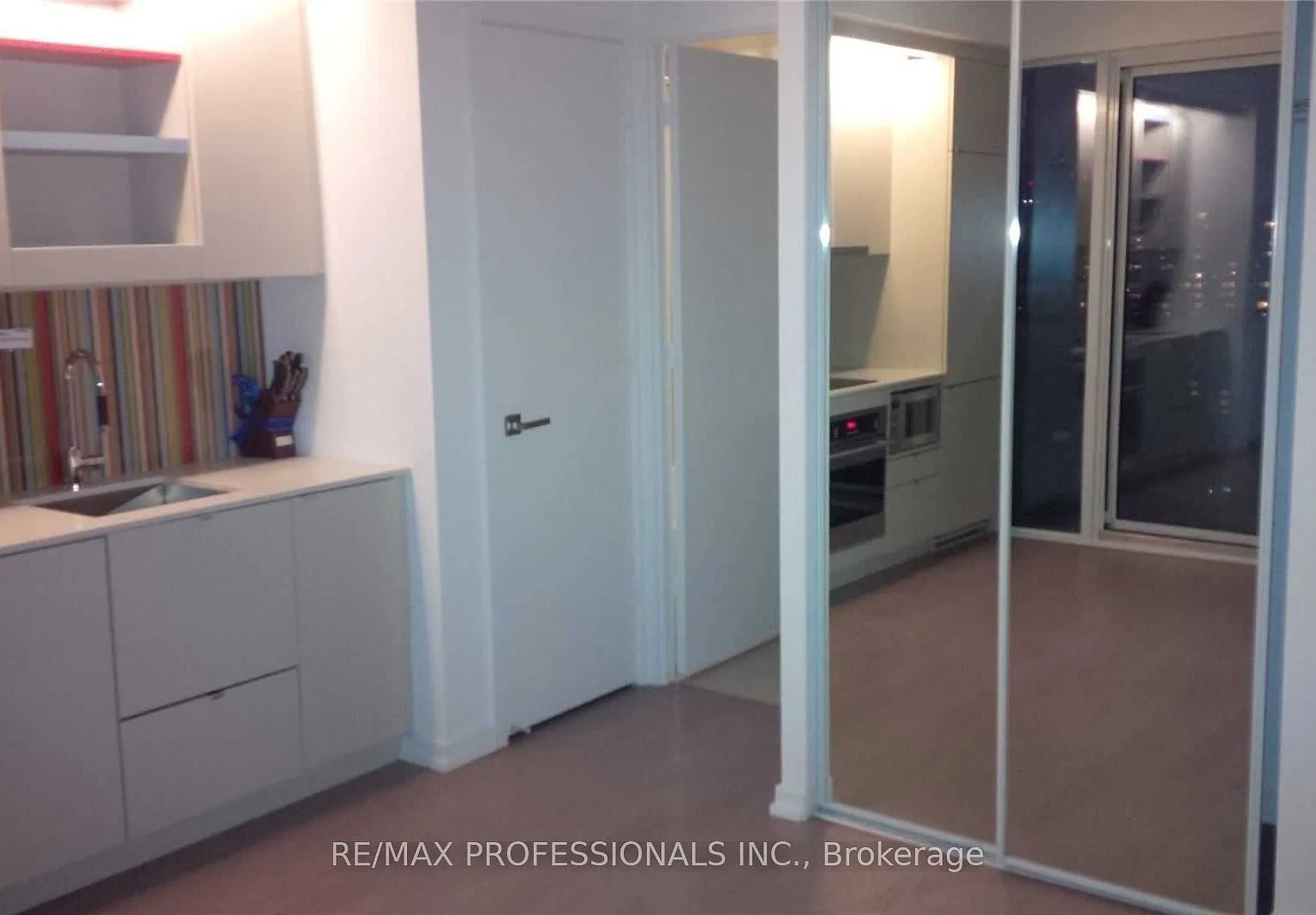 101 Peter St — Photo 2