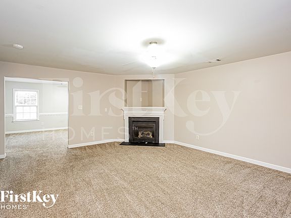 3rd image of 2922 Blueberry Dr