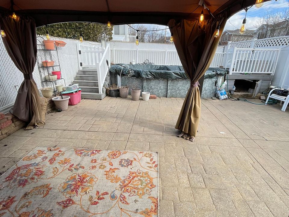 1st image of 276 Seguine Ave #1