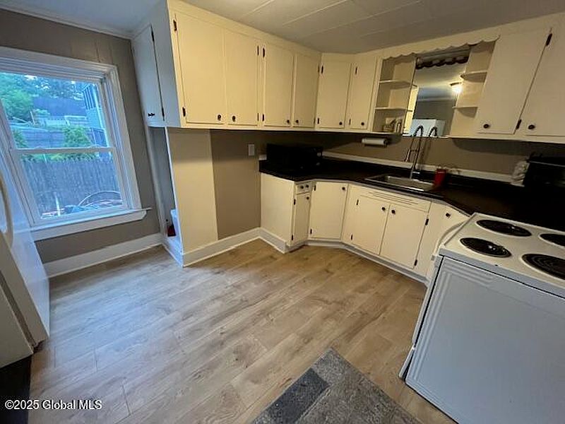 5th image of 27 Emery Avenue