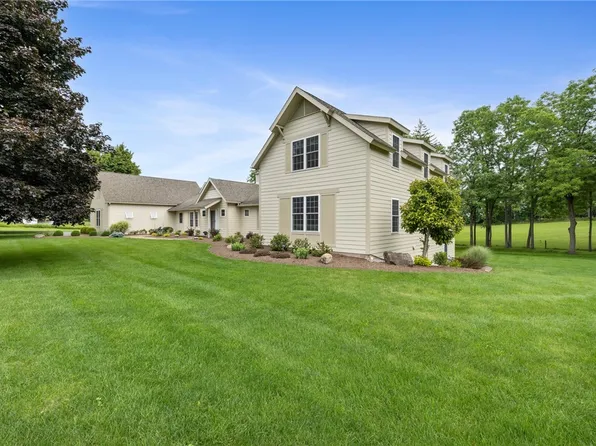 326 W Bloomfield Rd, Pittsford, NY 14534