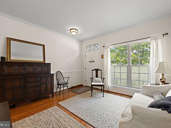 4th image of 184 Penns Manor Dr