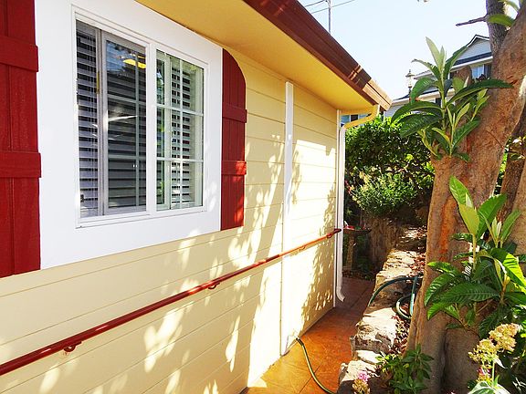 Side Entrance Driveway to Front Door