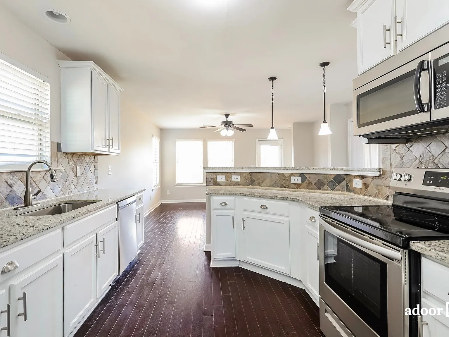 4 bed, 2.5 bath, 2061 sqft, $1,815 — Photo 2