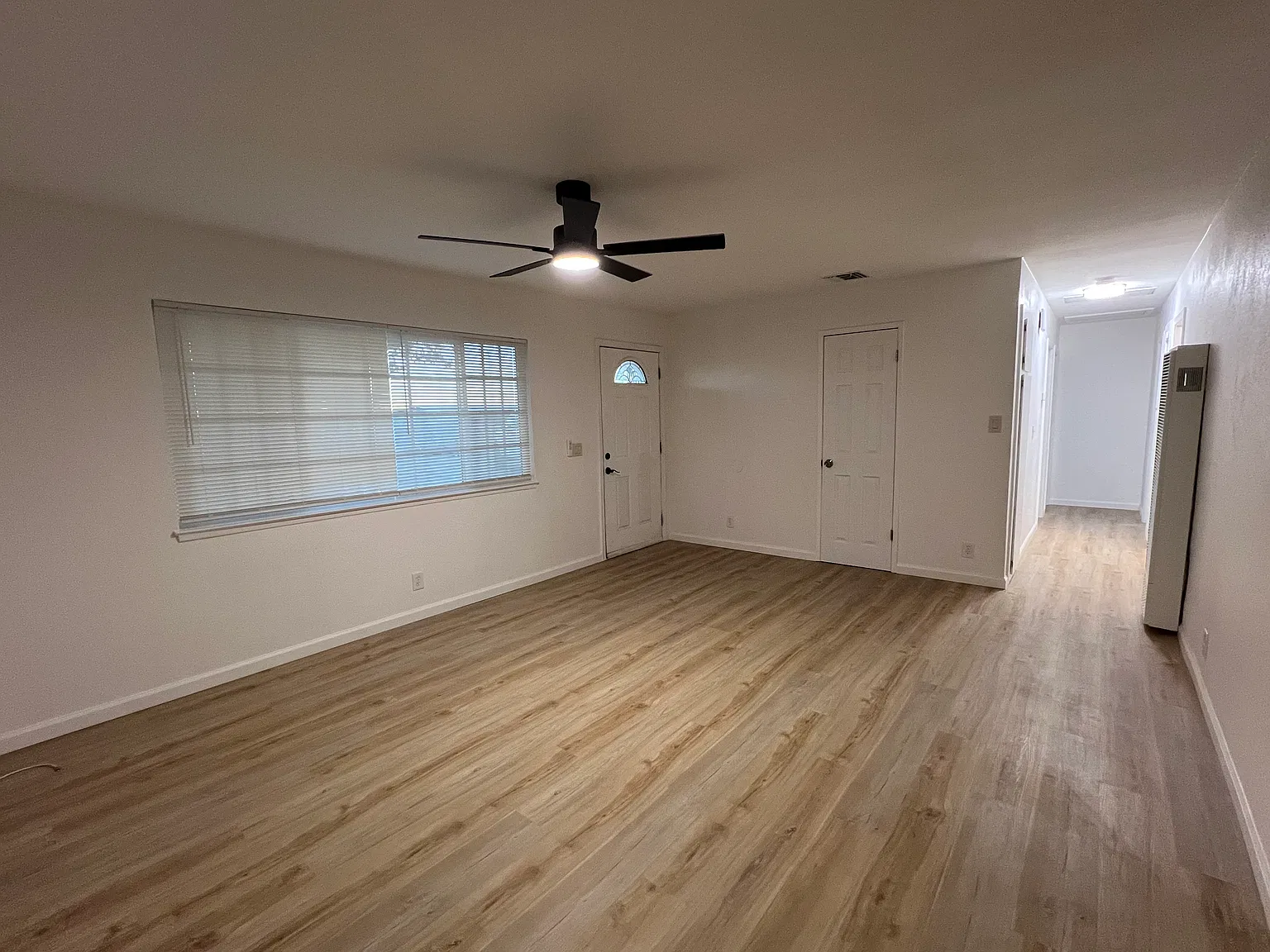 3 bed, 1000 sqft, $2,200 — Photo 3