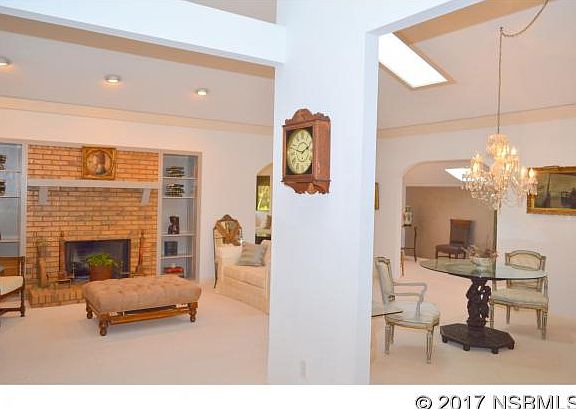 3rd image of 729 Saint Andrews Cir