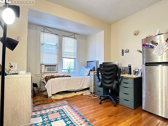 3rd image of 70 Strathmore Rd