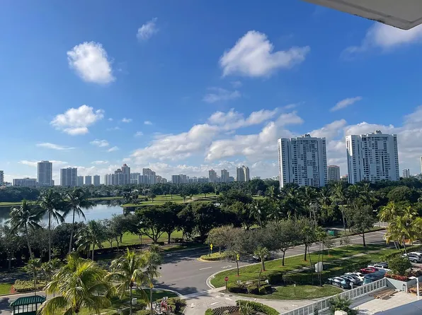 3675 N Country Club Dr APT 709, Aventura, FL 33180
