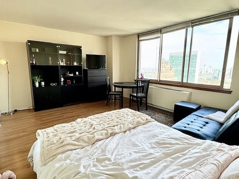 235 E 40th St #39I — Photo 1