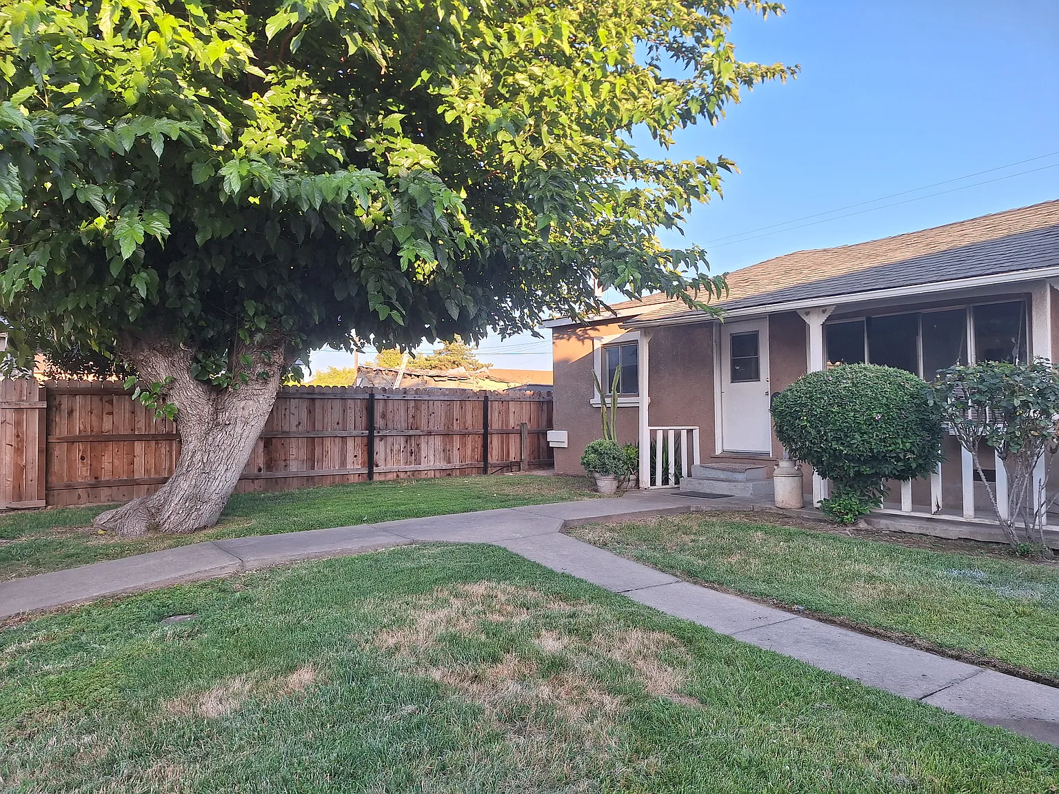 3 bed, 1200 sqft, $2,100 — Photo 1