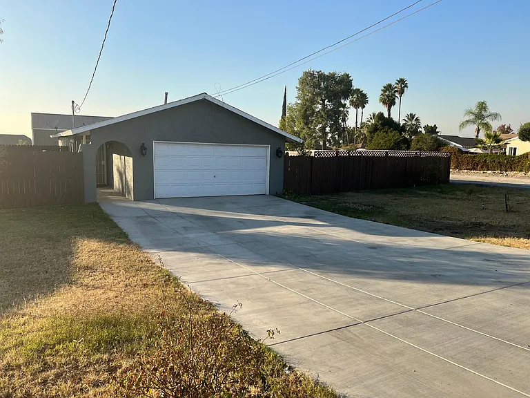 1179 Tourmaline Ave — Photo 1